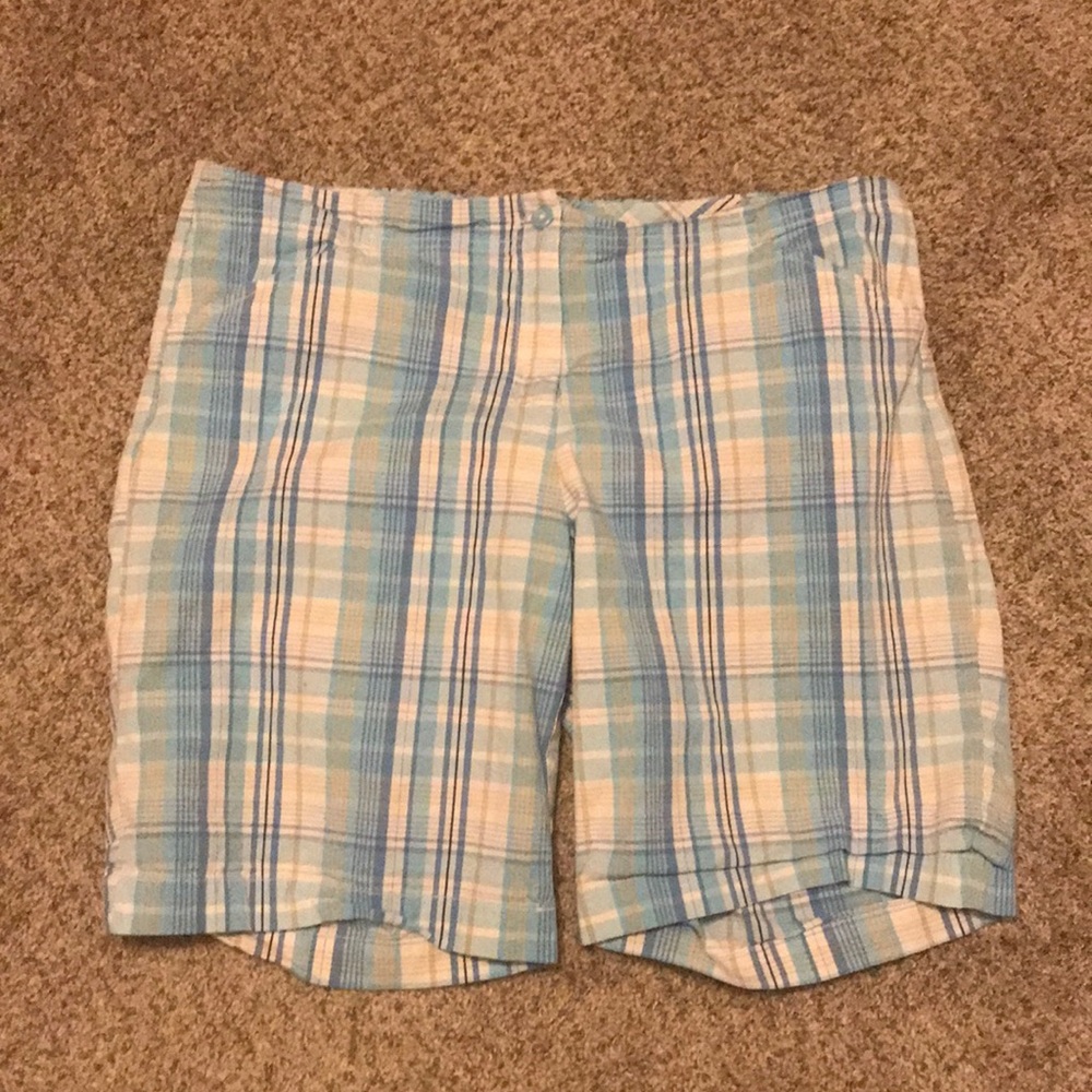 Izod women’s plaid shorts
